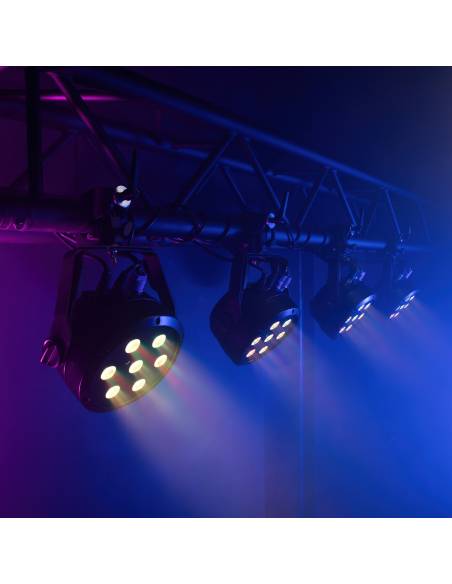 Cameo ROOT® PAR 4 WH SET 1 - Set compuesto por 4 x CLROOTPAR4WH incluyendo un control remoto IR (CLPFLAT1REMOTE)