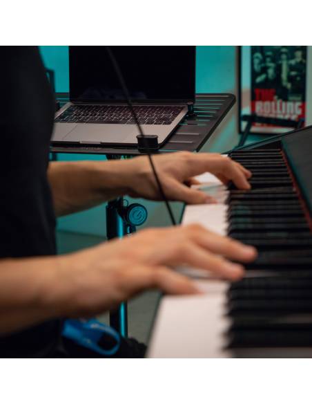 Gravity SP 5111 B - Soporte corto para altavoz, 35 mm diámetro, aluminio negro